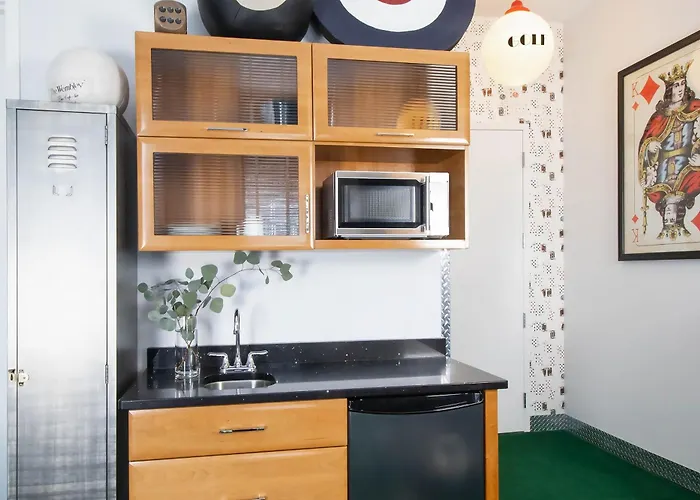 Retro Suites Hotel